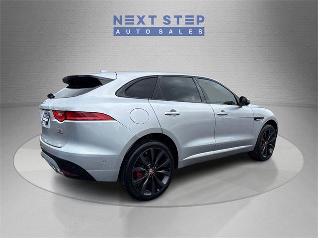 Used 2017 Jaguar F-PACE First Edition image 8