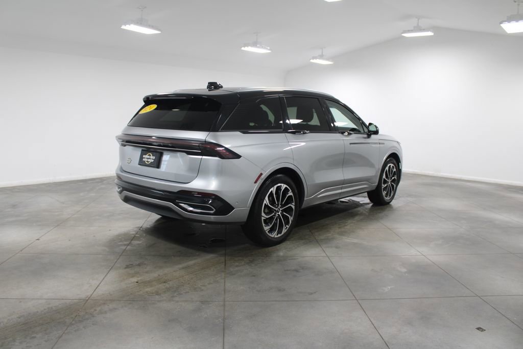 Used 2024 Lincoln Nautilus Reserve image 9