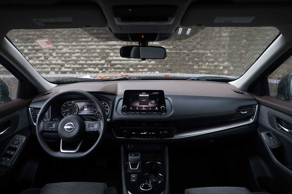 Used 2023 Nissan Rogue SV image 25