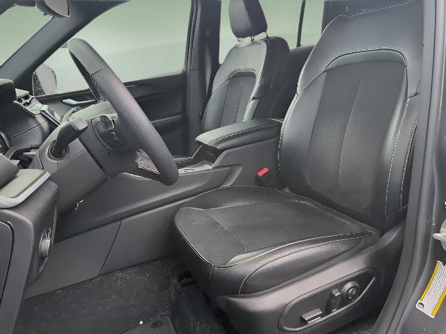 Used 2024 Jeep Grand Cherokee Altitude AWD/4WD image 10