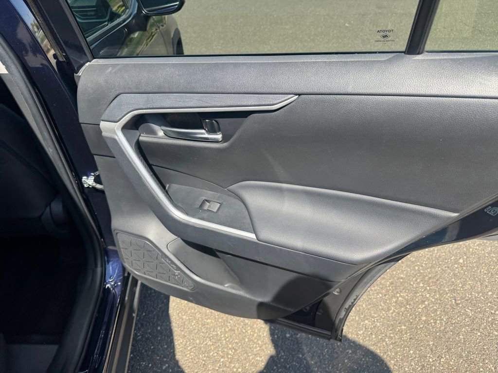 Used 2025 Toyota RAV4 XLE AWD/4WD image 19