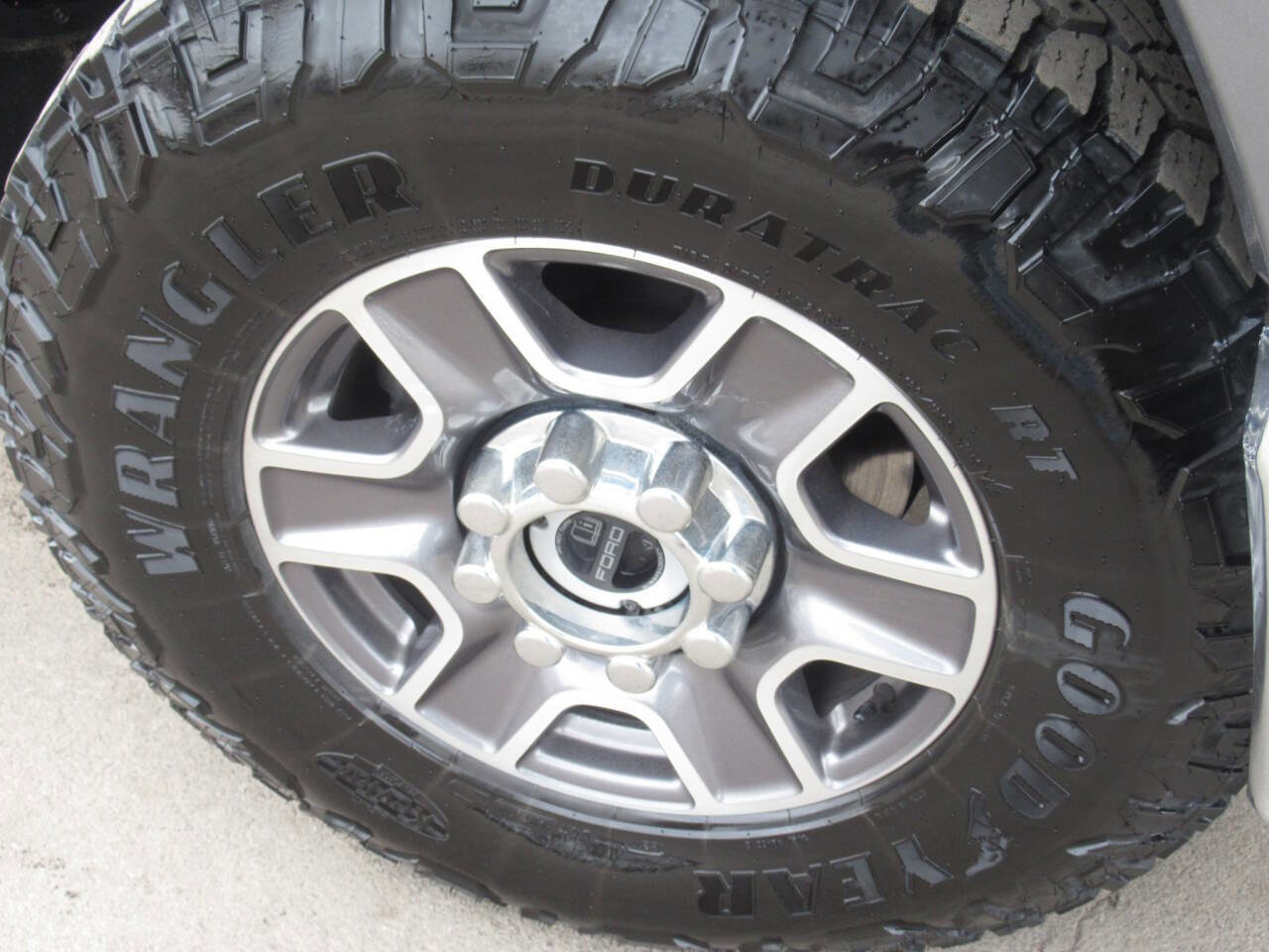 Used 2024 Ford F250 Lariat w/ Snow Plow Prep Package image 5