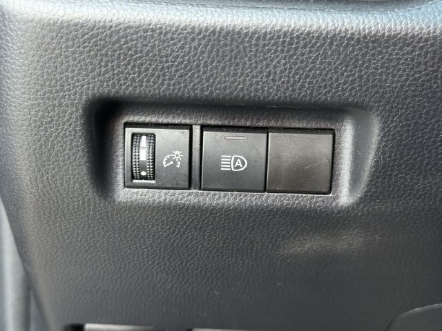 Used 2025 Toyota RAV4 XLE FWD image 24