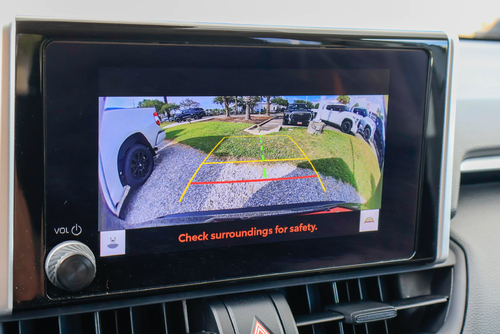 Used 2025 Toyota RAV4 XLE FWD image 5