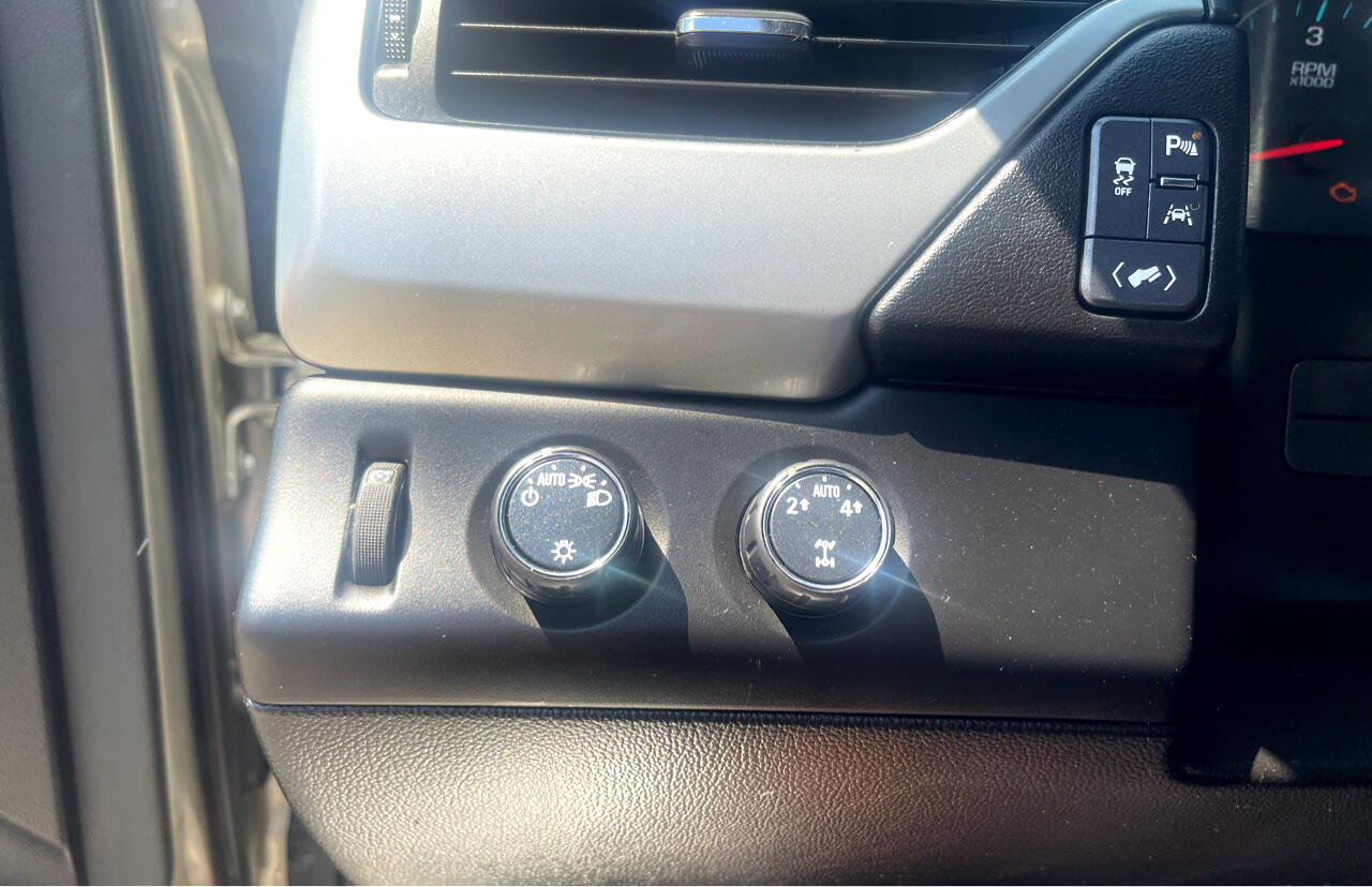 Used 2016 Chevrolet Suburban LT image 24