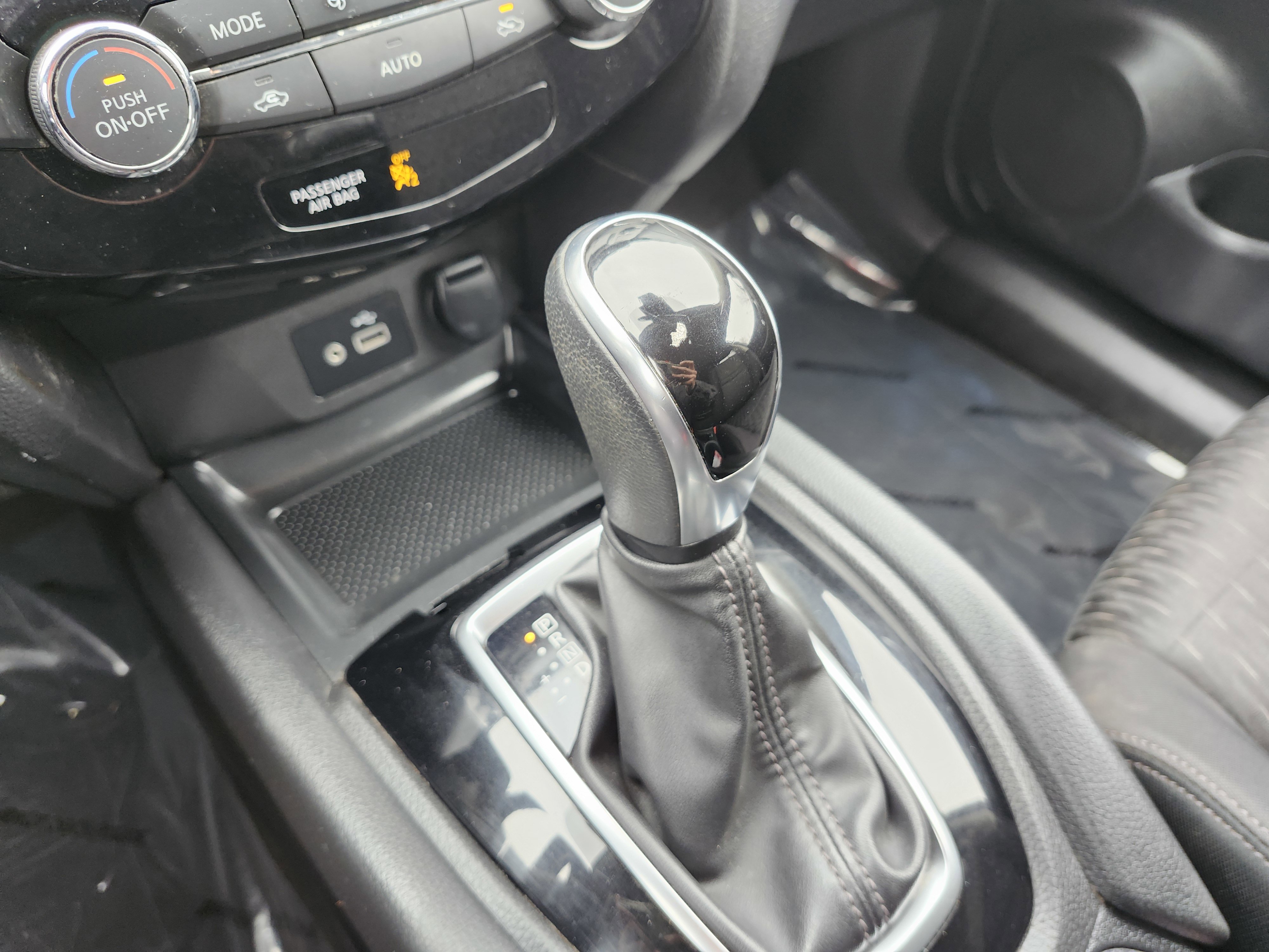 Used 2020 Nissan Rogue SV image 30