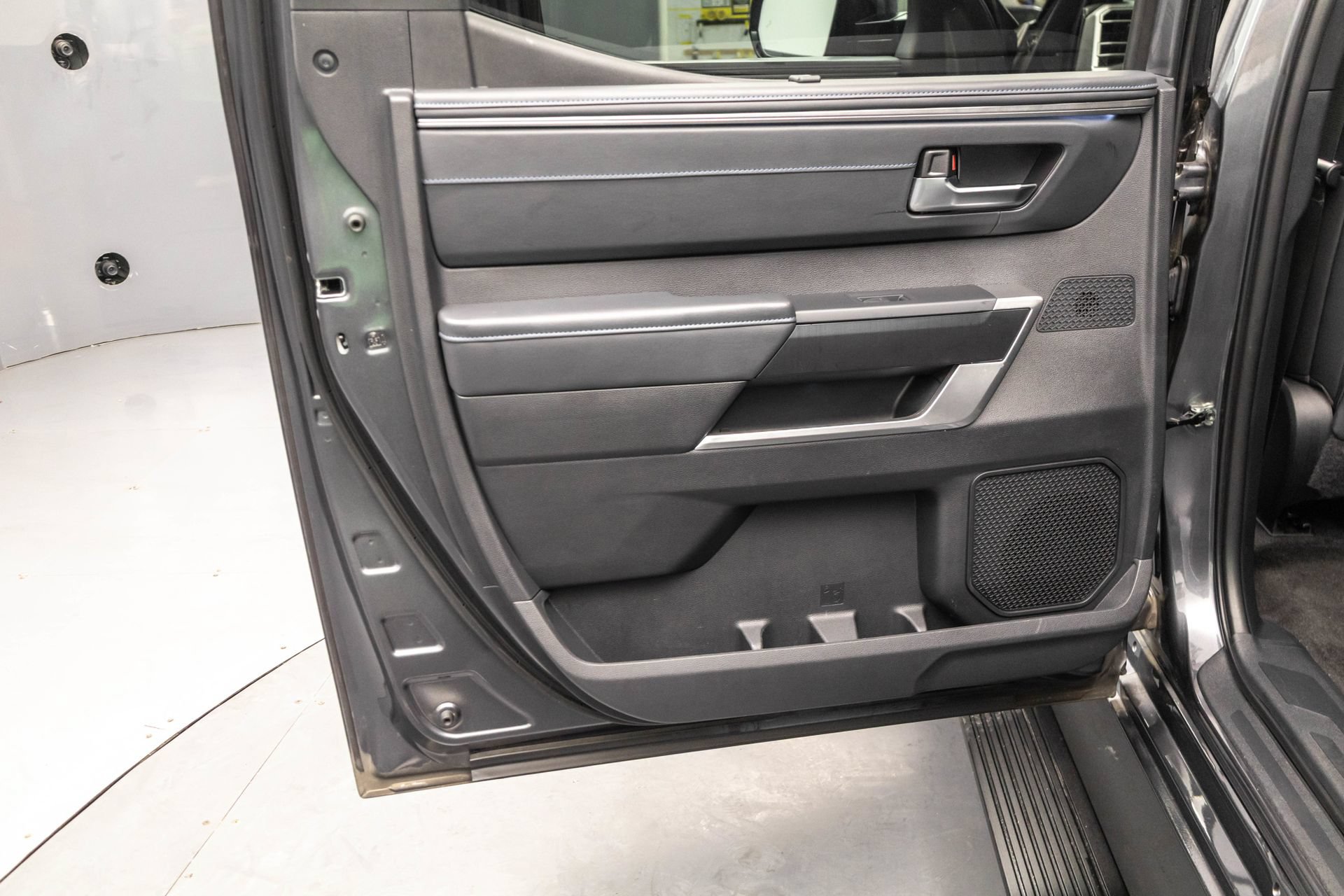 Used 2022 Toyota Tundra Platinum w/ Advanced Package AWD/4WD image 33