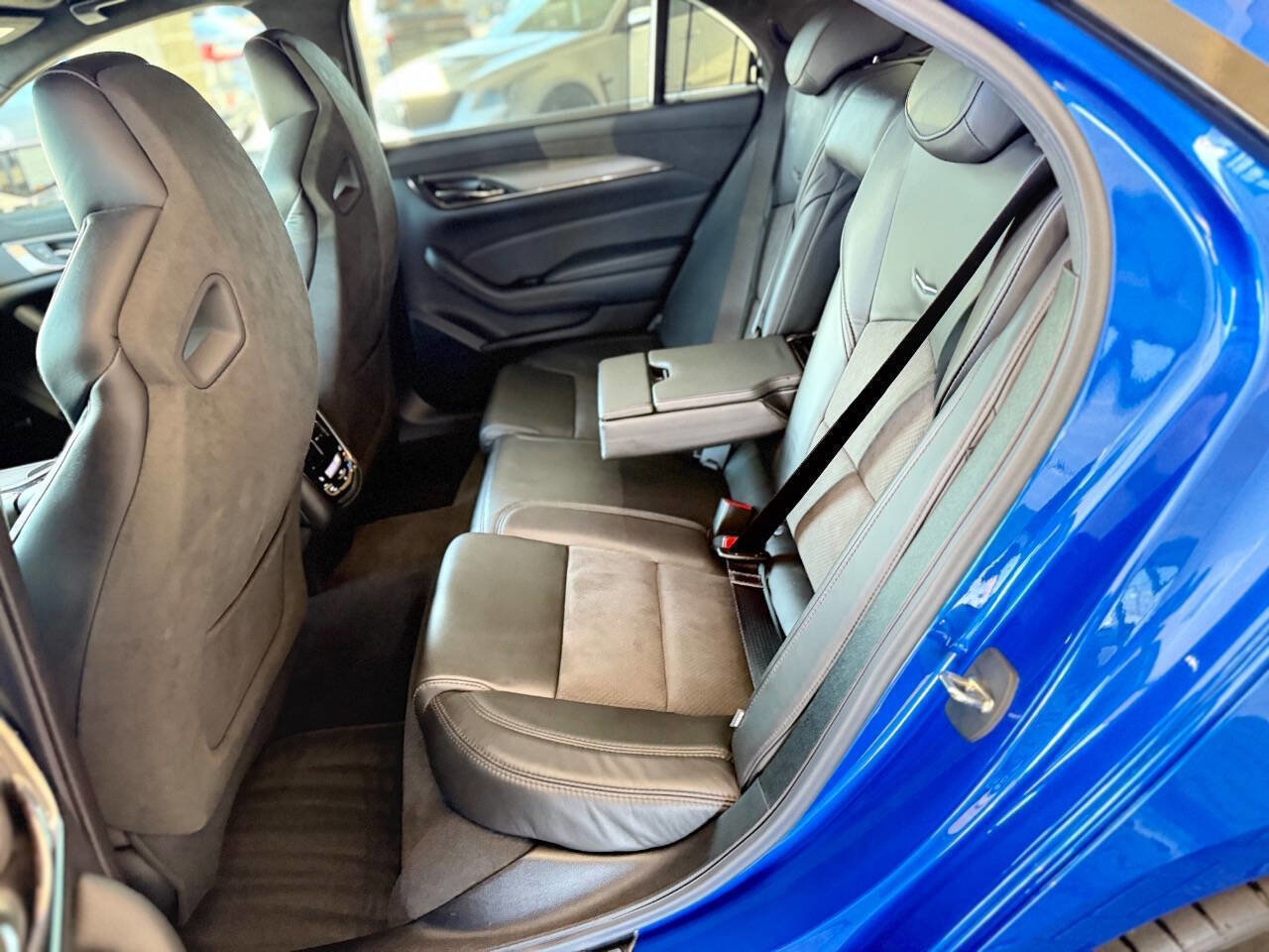 Used 2018 Cadillac CTS V w/ Luxury Package RWD image 47