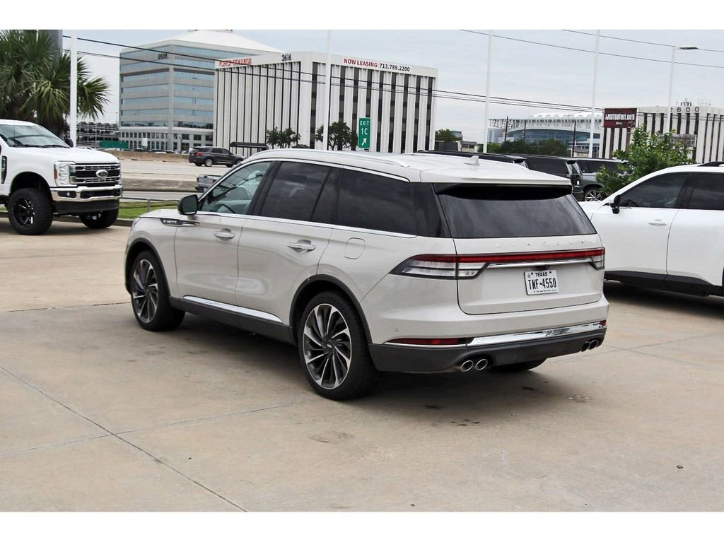 Used 2020 Lincoln Aviator Reserve w/ Equipment Group 202A image 4