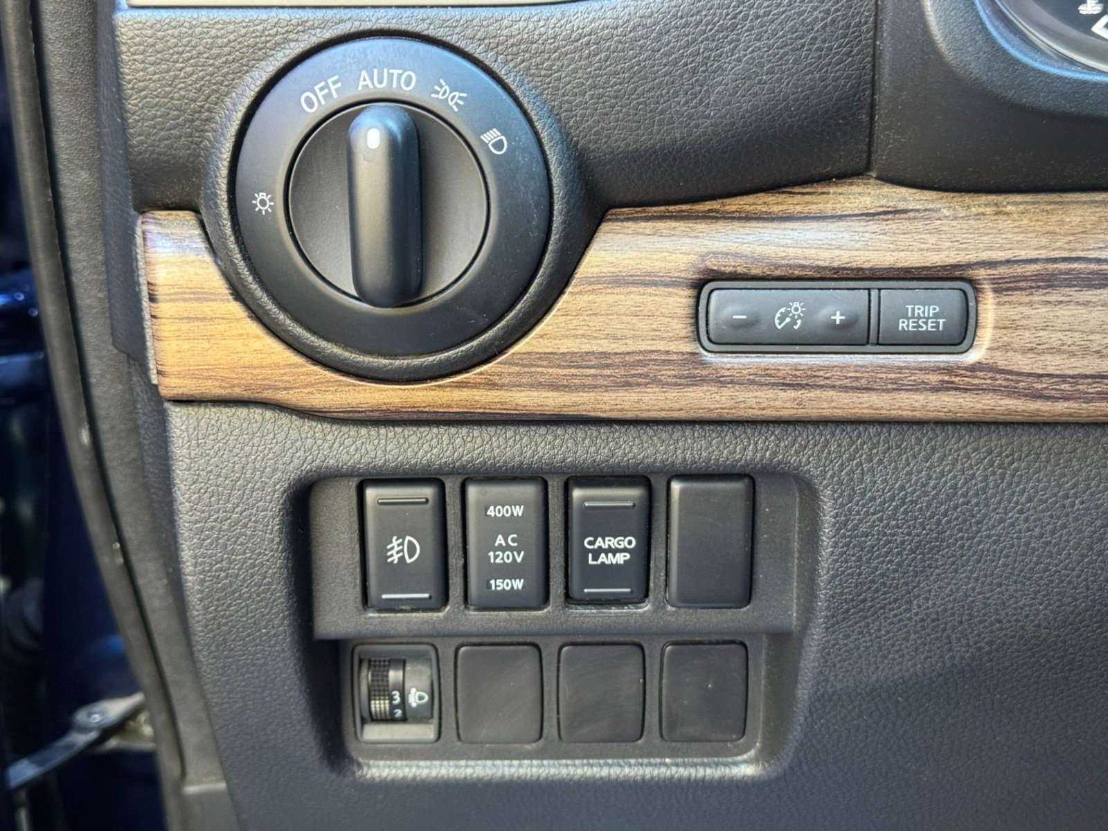 Used 2016 Nissan Titan SL image 17