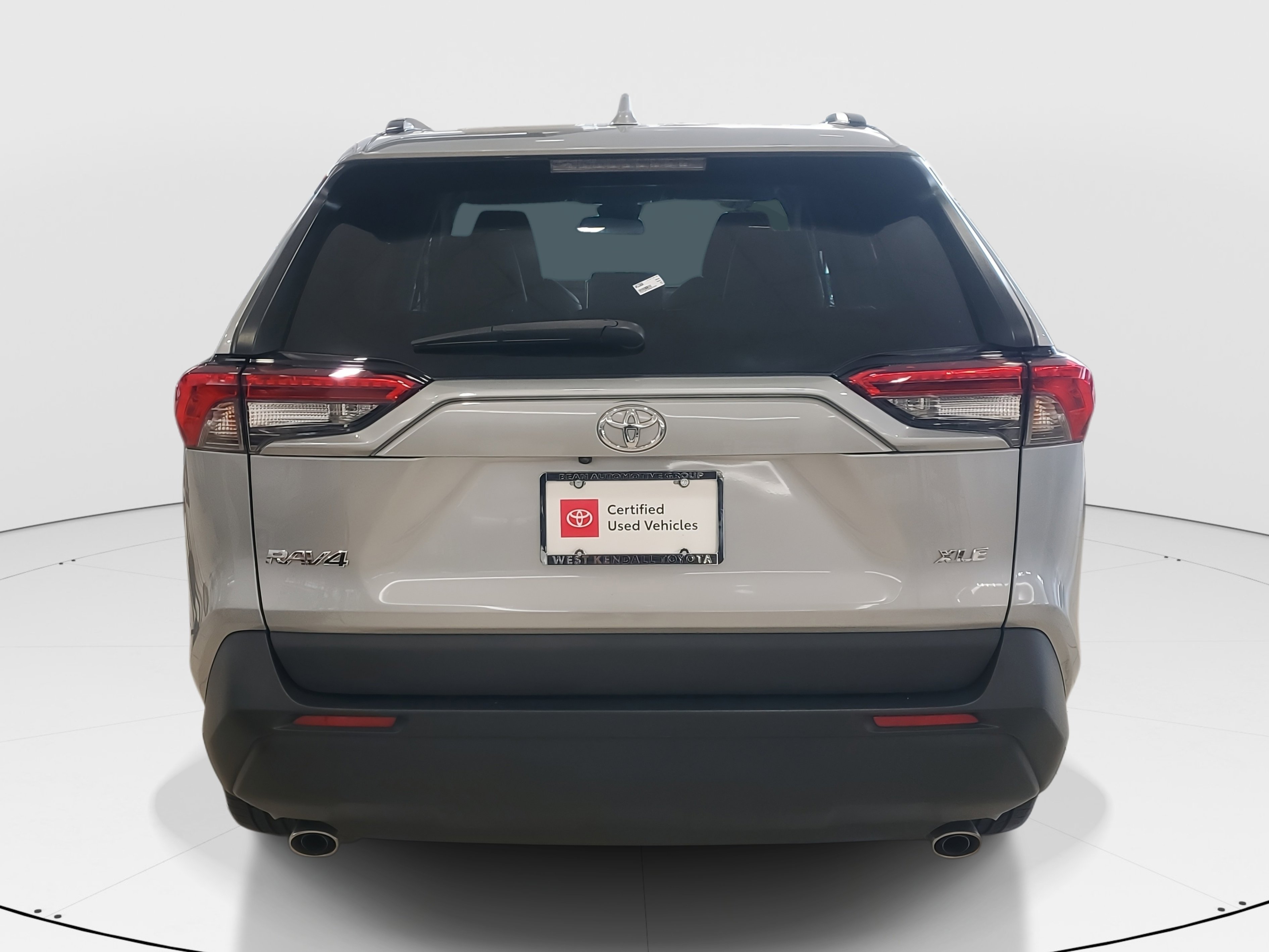 Used 2023 Toyota RAV4 XLE Premium image 4