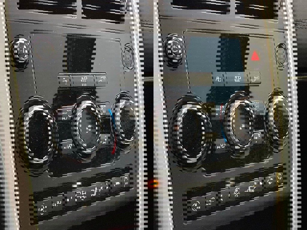 Used 2019 Land Rover Discovery Sport HSE image 25