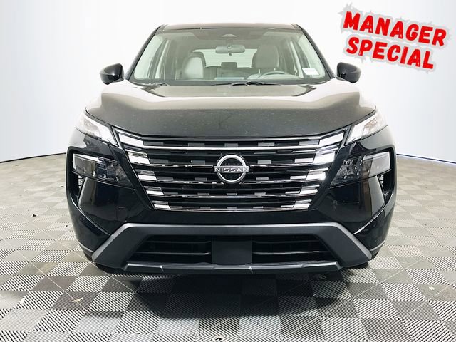 Used 2025 Nissan Rogue SV image 3