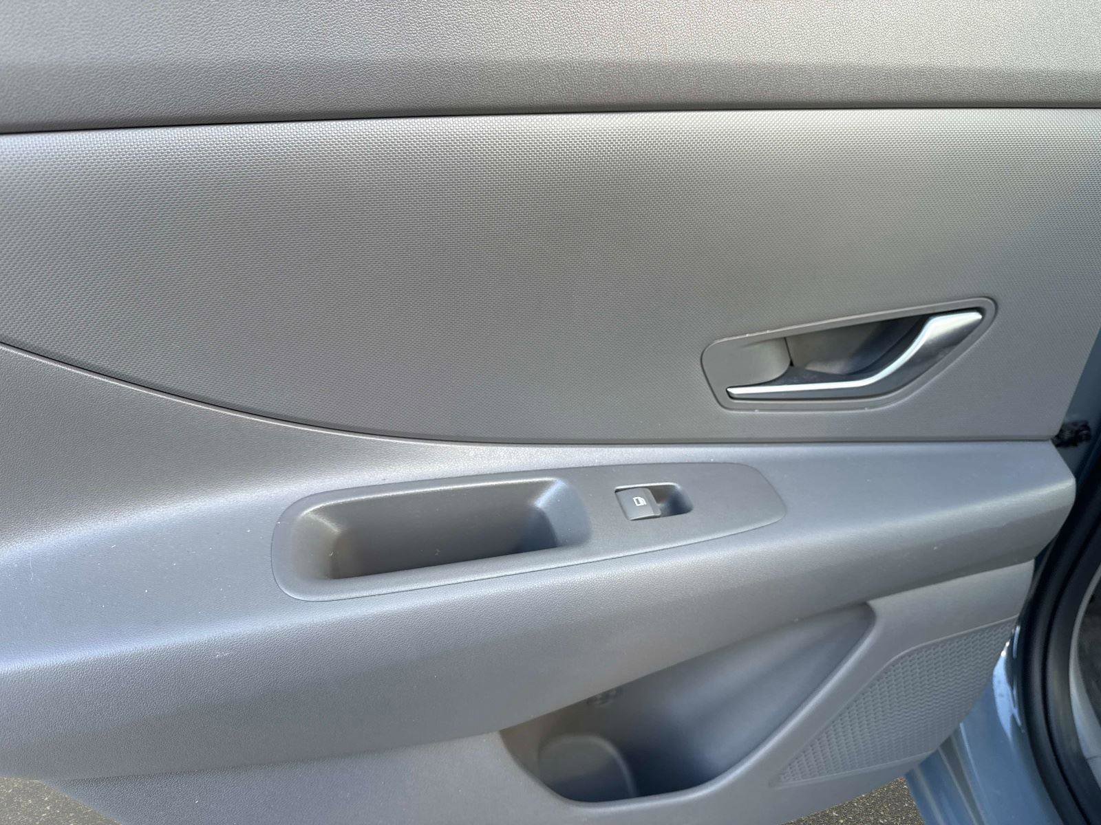 Used 2023 Hyundai Elantra SEL w/ Cargo Package image 12