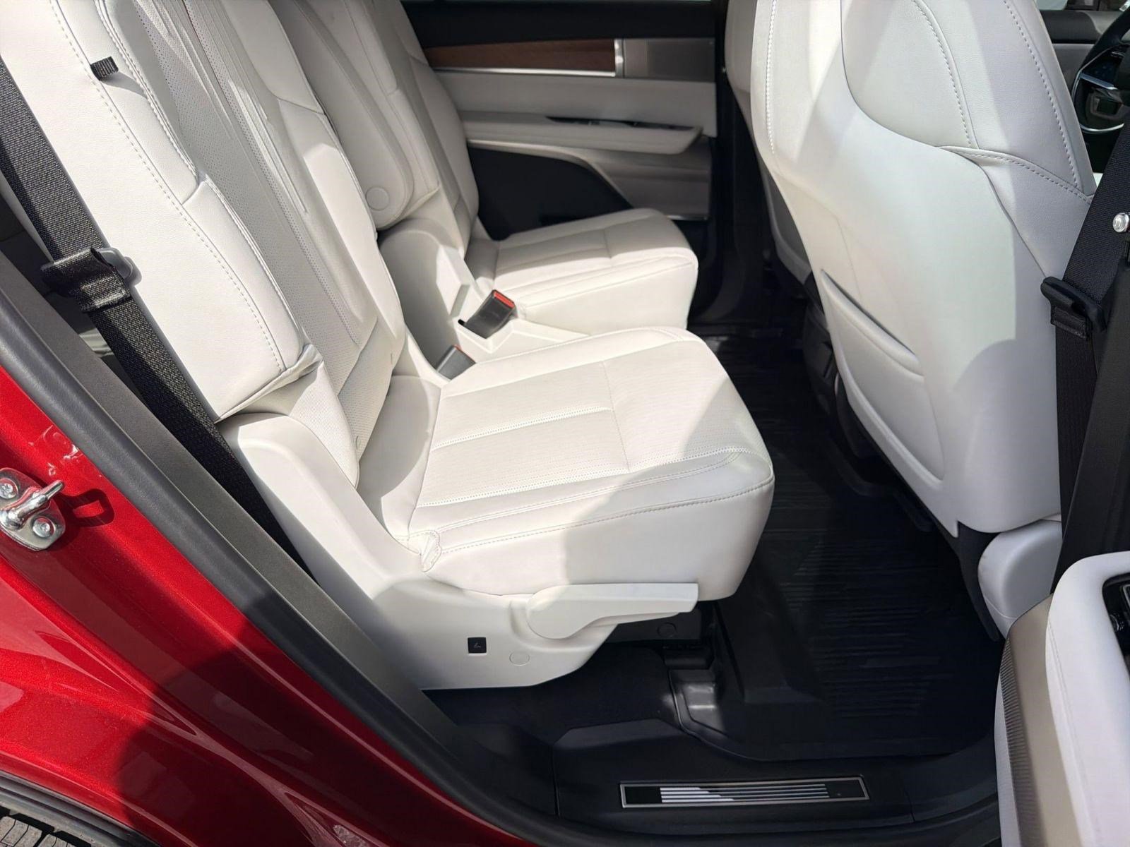 New 2026 Cadillac Vistiq Sport w/ LPO, Floor Liner Package AWD/4WD image 28