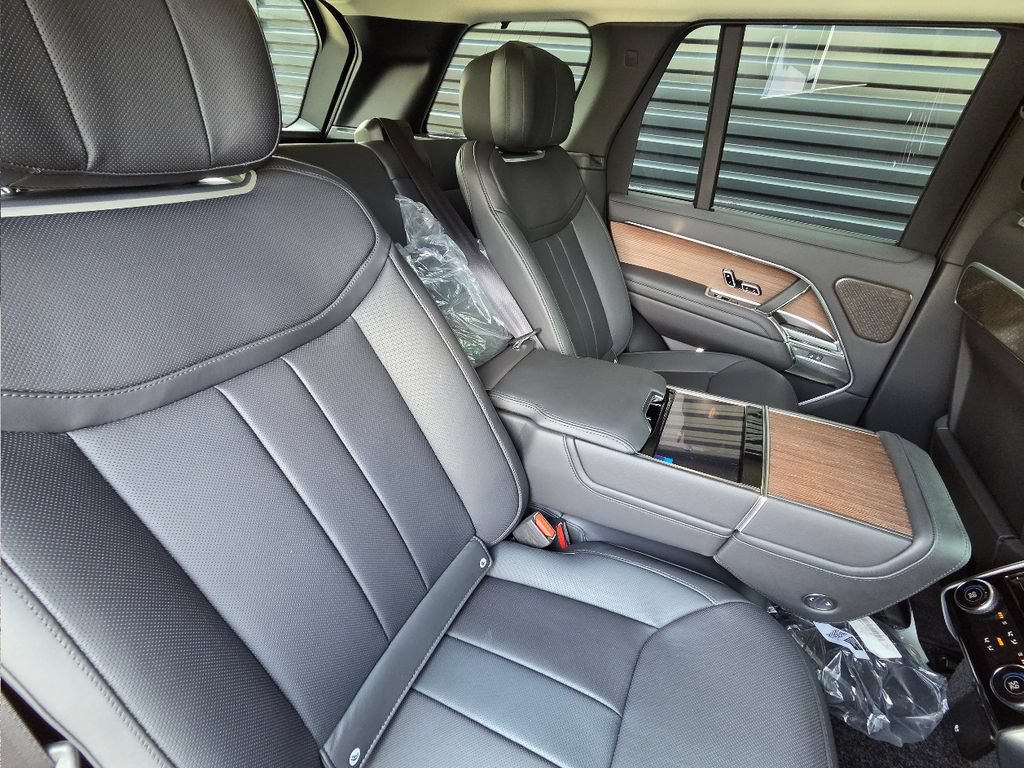 Used 2025 Land Rover Range Rover Autobiography AWD/4WD image 20