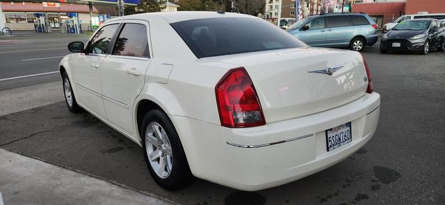 Used 2006 Chrysler 300 Touring w/ Sound Group RWD image 4