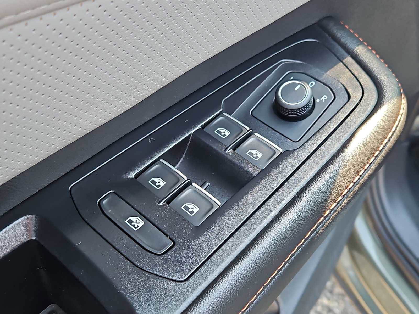 Used 2024 Volkswagen Atlas Peak Edition SE AWD/4WD image 15