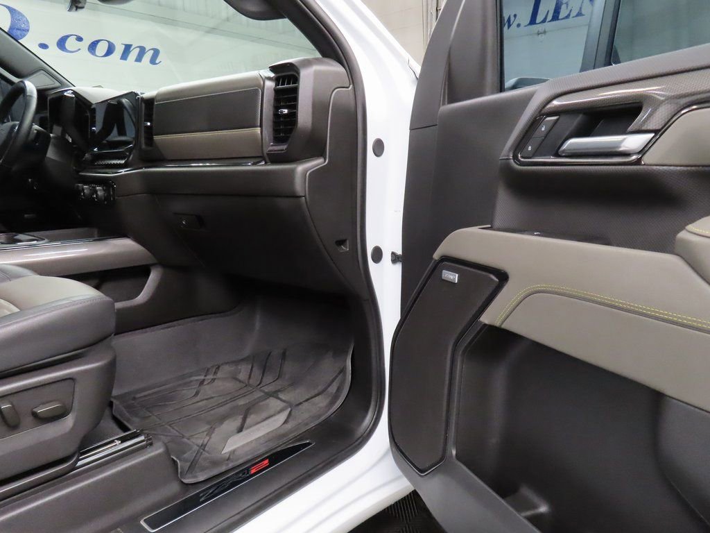 Used 2025 Chevrolet Silverado 2500 ZR2 w/ Technology Package image 30