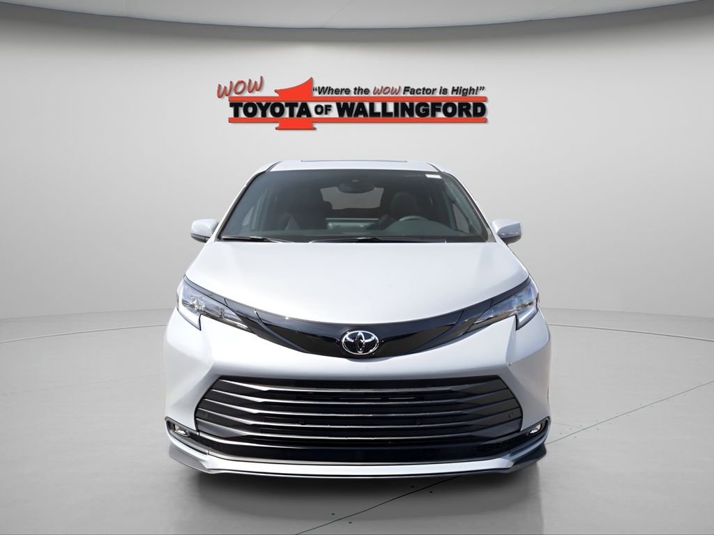 New 2026 Toyota Sienna XLE Woodland Edition AWD/4WD image 5