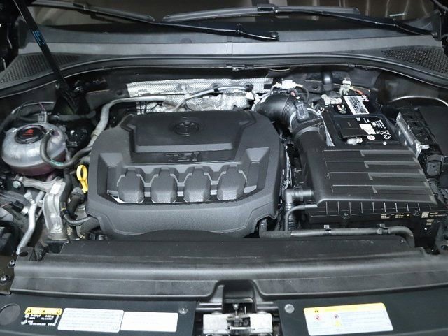 Used 2022 Volkswagen Tiguan SE w/ Panoramic Sunroof Package image 37