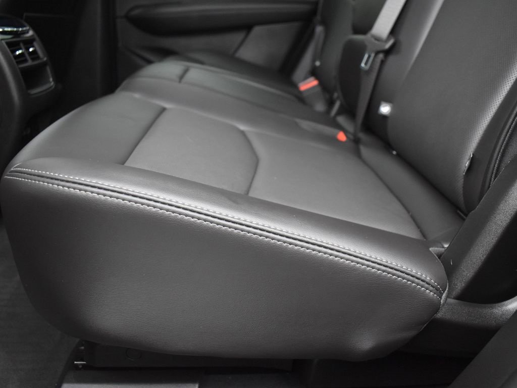 Certified 2024 Cadillac XT5 Sportv w/ LPO, Red Accent Package image 25