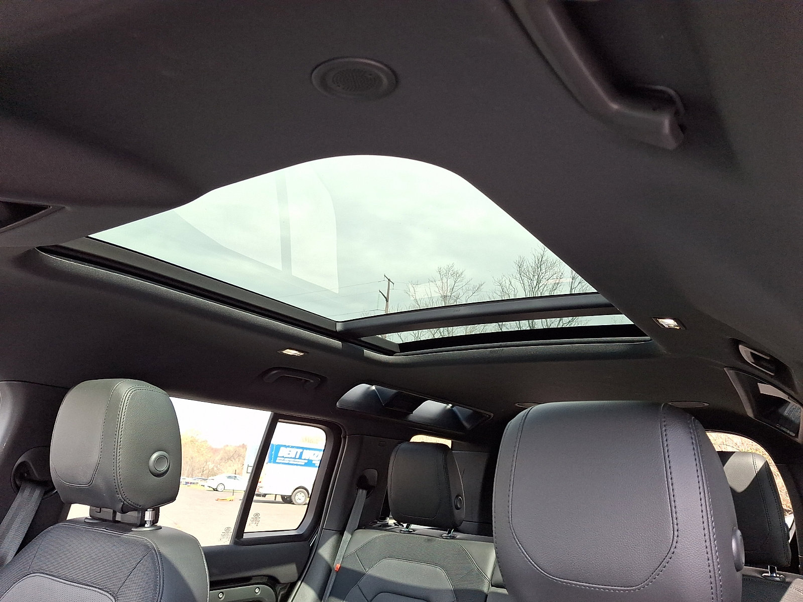 Used 2023 Land Rover Defender 110 X-Dynamic SE image 14