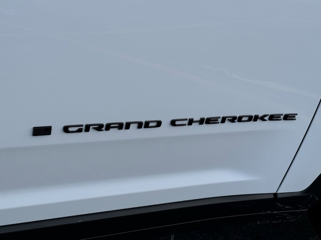 Used 2024 Jeep Grand Cherokee L Limited w/ Black Appearance Package image 31