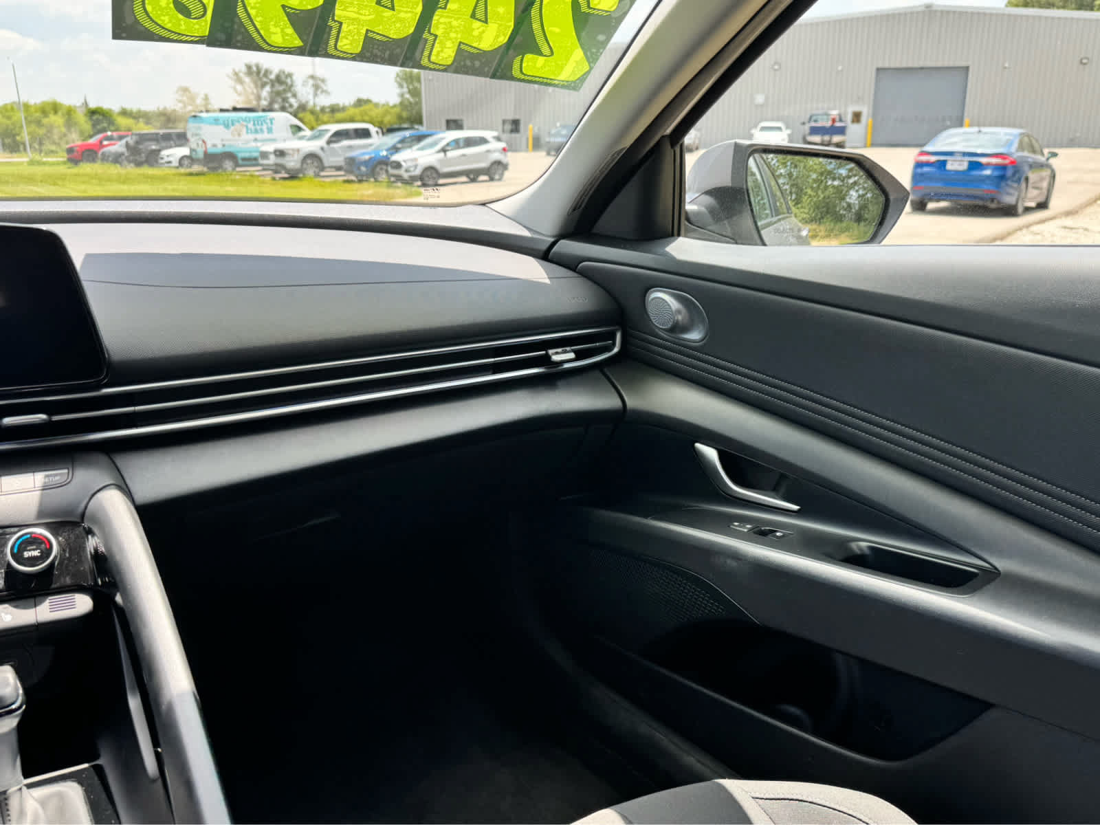 Used 2025 Hyundai Elantra SEL FWD image 29
