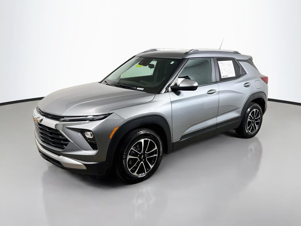 Used 2024 Chevrolet TrailBlazer LT FWD image 3