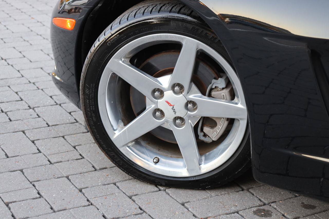 Used 2005 Chevrolet Corvette Coupe w/ Preferred Equipment Group RWD image 29