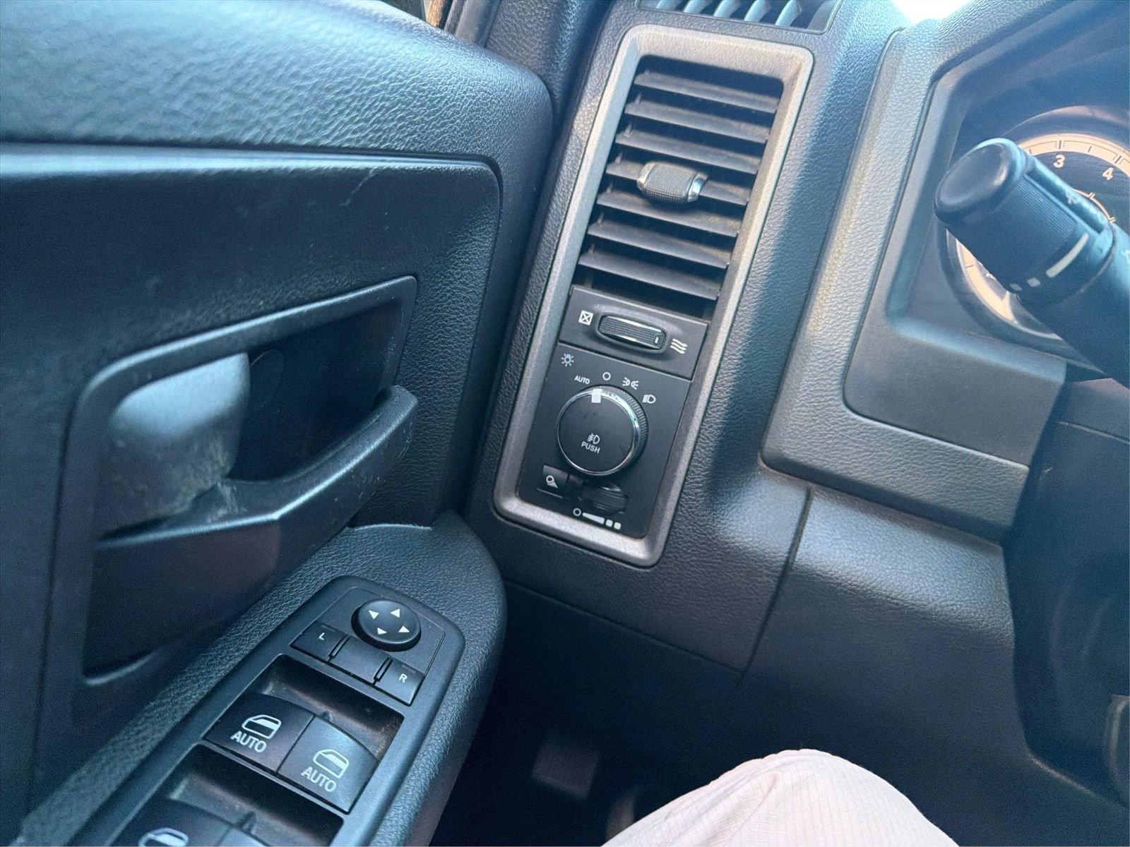 Used 2017 RAM 1500 Express w/ Express Value Package image 15