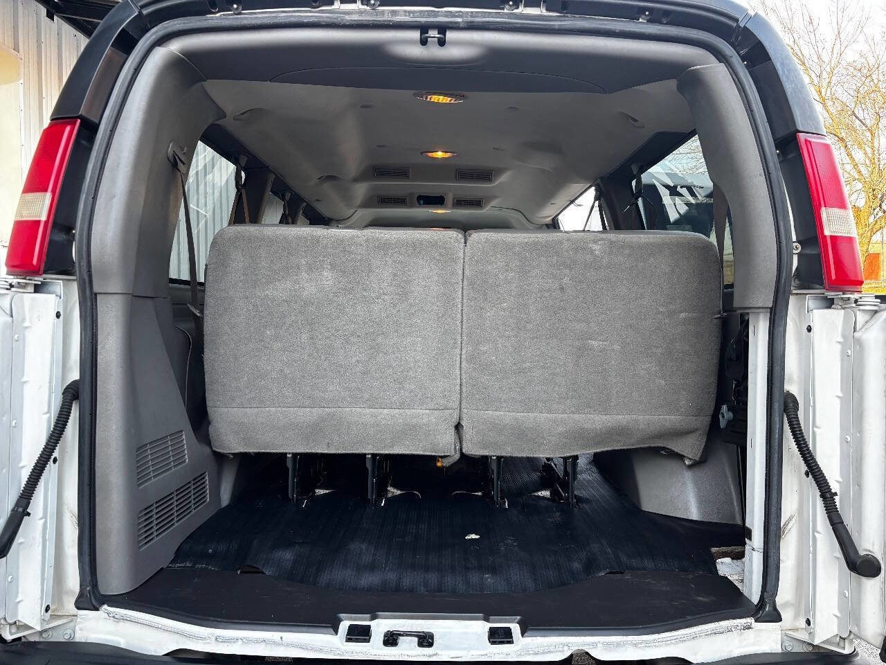 Used 2014 GMC Savana 3500 LS image 19