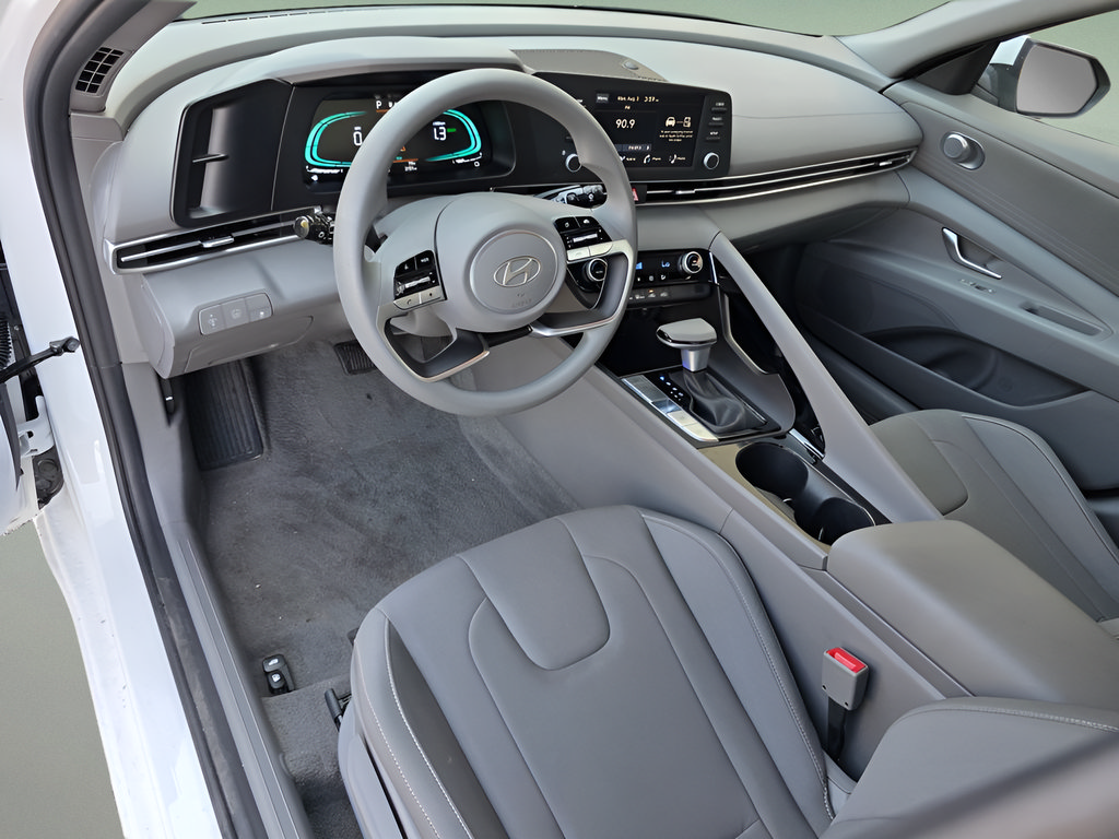 Used 2026 Hyundai Elantra Hybrid FWD image 16