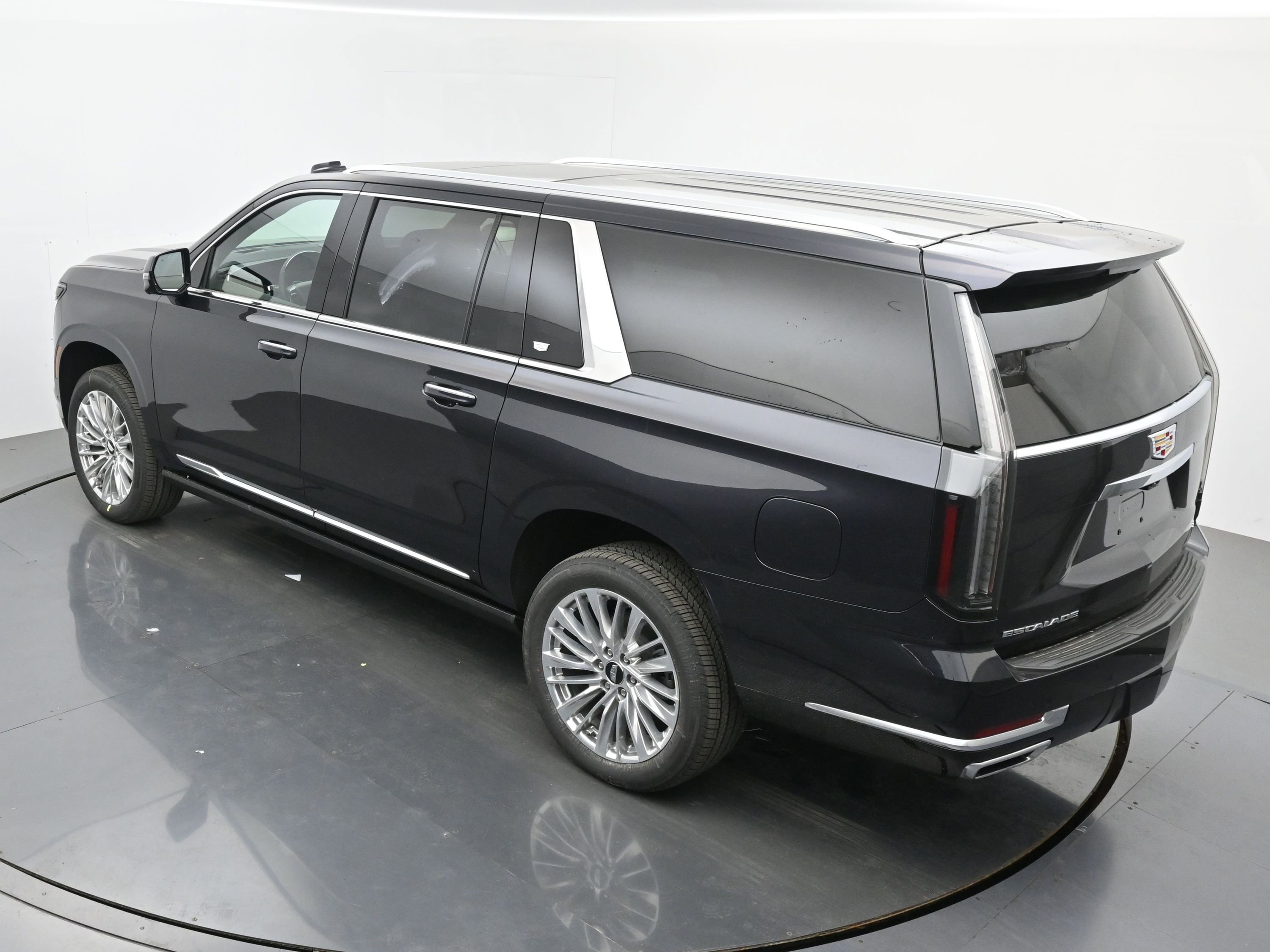 New 2026 Cadillac Escalade ESV Luxury w/ LPO, Floor Liner Package AWD/4WD image 25