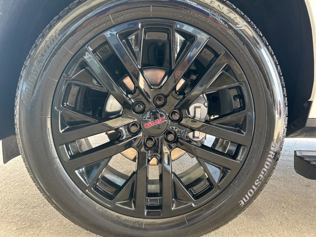 Used 2025 GMC Yukon Denali w/ Denali Reserve Package image 28