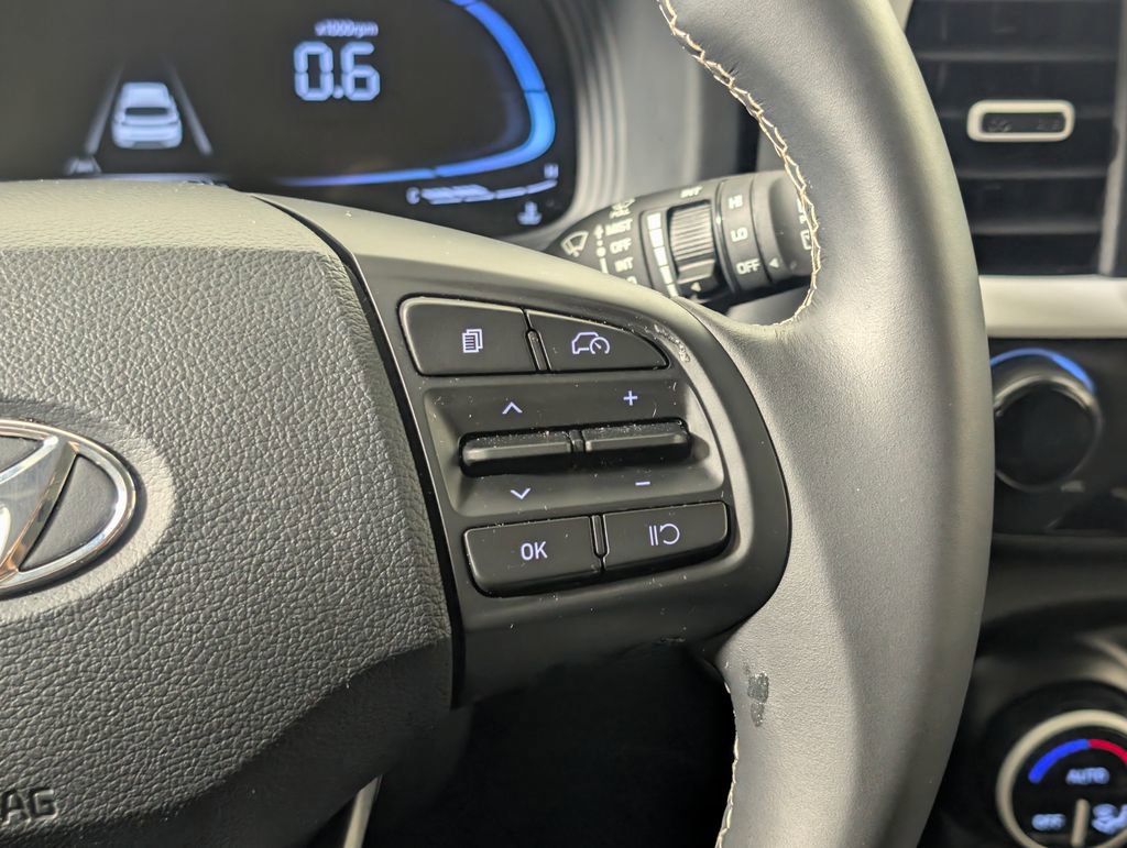 Used 2024 Hyundai Venue Limited image 18