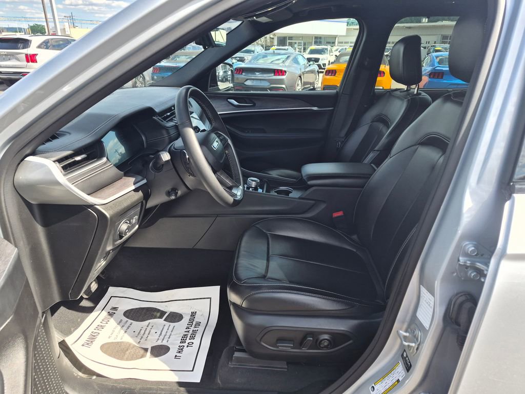 Used 2024 Jeep Grand Cherokee L Limited w/ Luxury Tech Group II AWD/4WD image 17