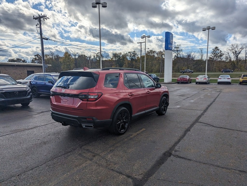 Certified 2025 Honda Pilot Black Edition image 3