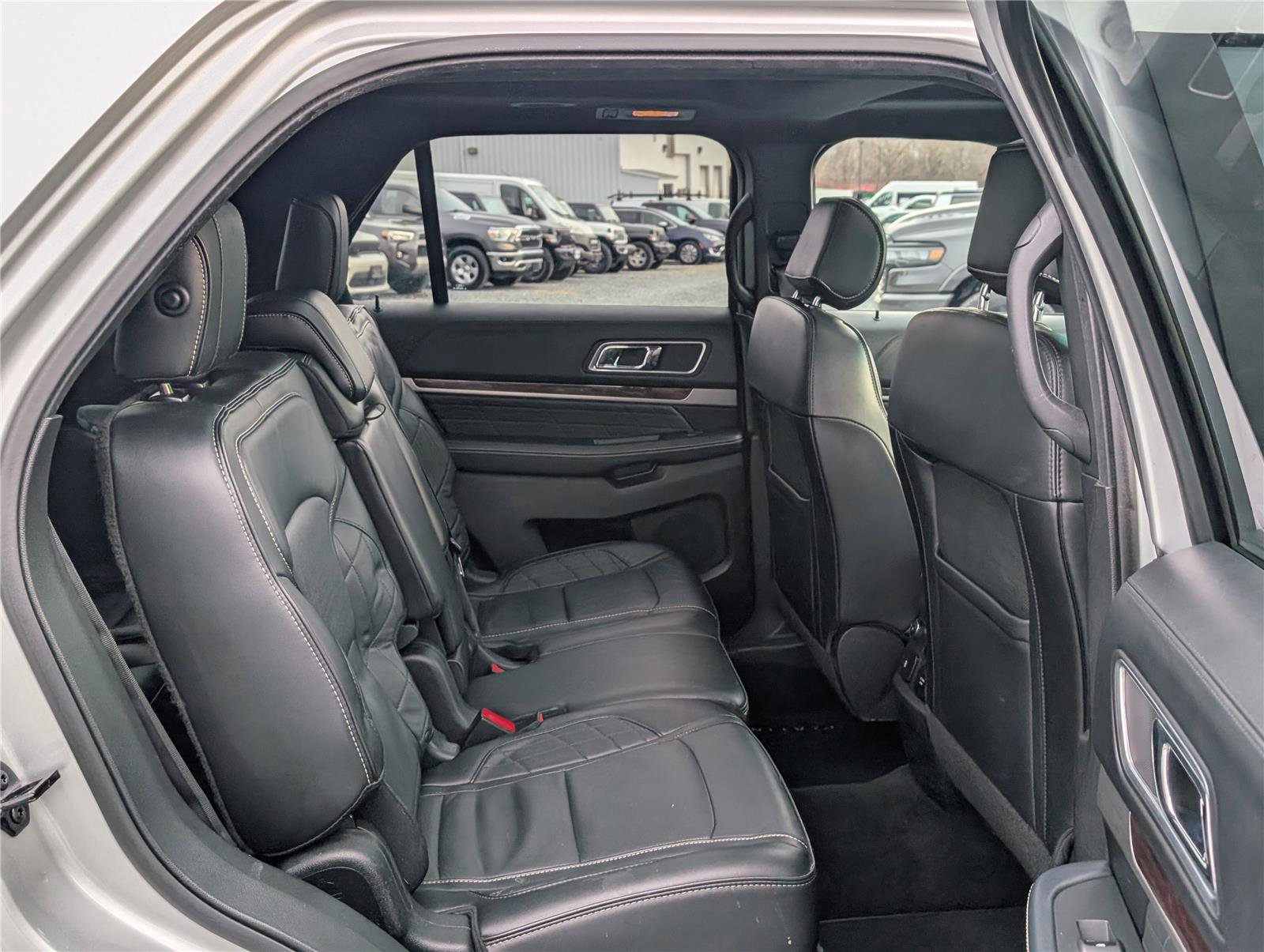 Used 2017 Ford Explorer Platinum image 12