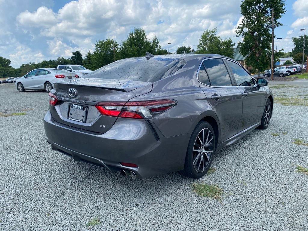 Used 2022 Toyota Camry SE image 3