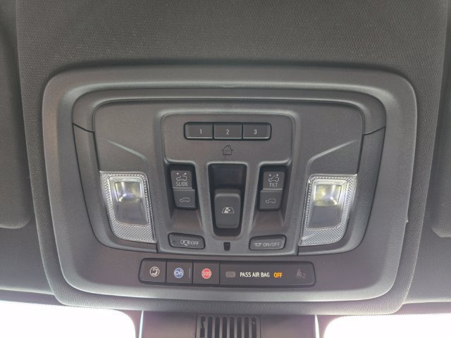 Used 2023 Chevrolet Silverado 1500 High Country w/ Technology Package AWD/4WD image 30