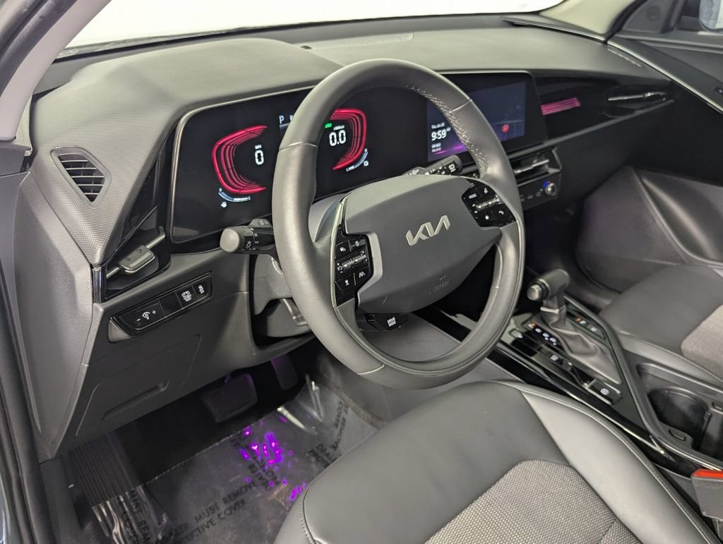 Used 2024 Kia Niro EX FWD image 11