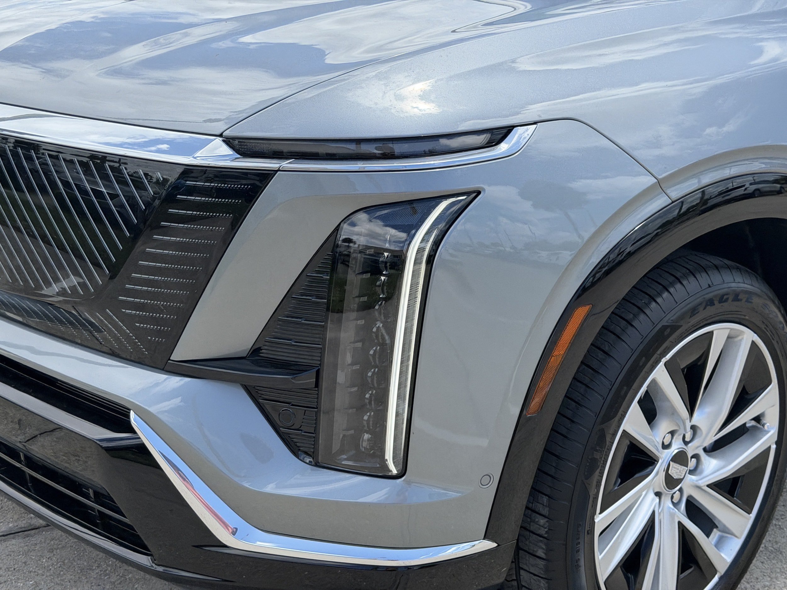 New 2027 Cadillac Vistiq Luxury w/ LPO, Floor Liner Package AWD/4WD image 8