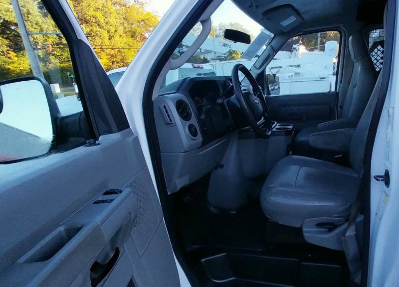 Used 2014 Ford E-250 and Econoline 250 w/ Power Group image 9