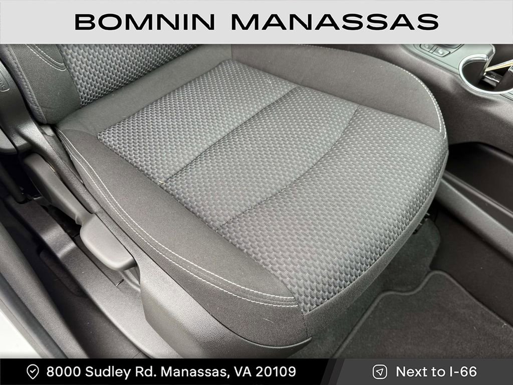 Used 2022 GMC Terrain SLE w/ Driver Convenience Package image 9