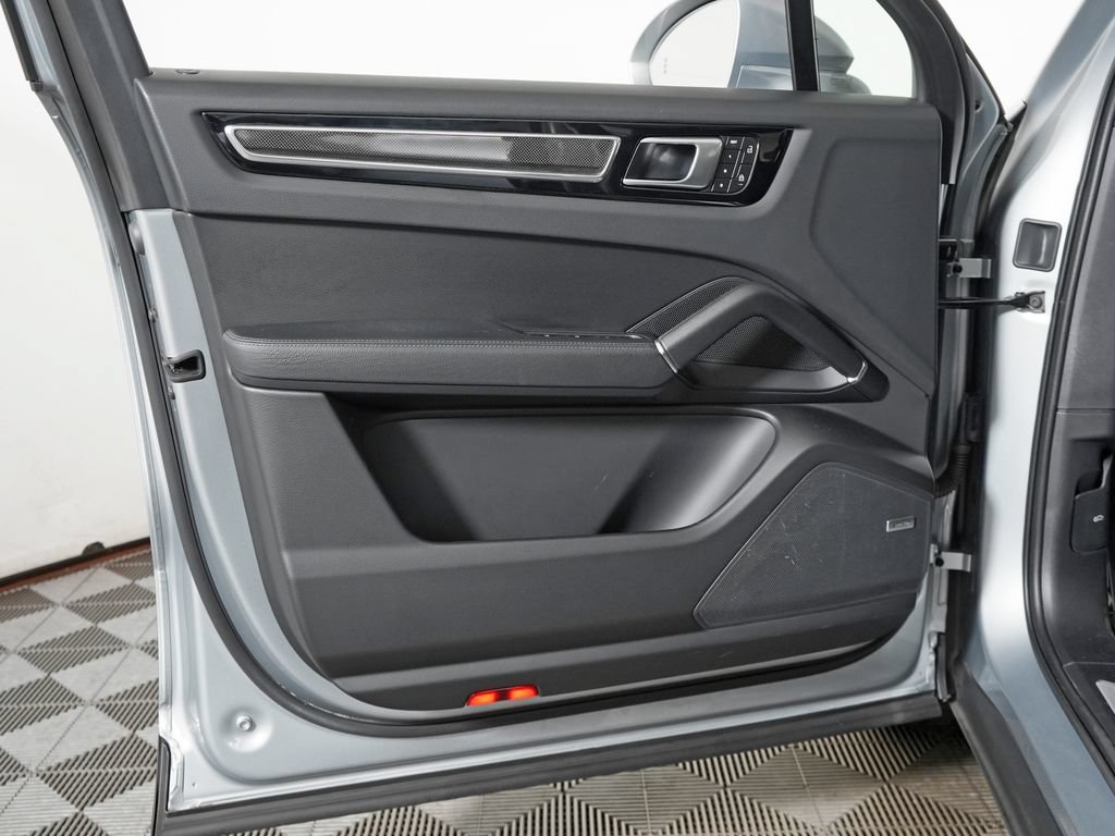 Certified 2023 Porsche Cayenne AWD/4WD image 17