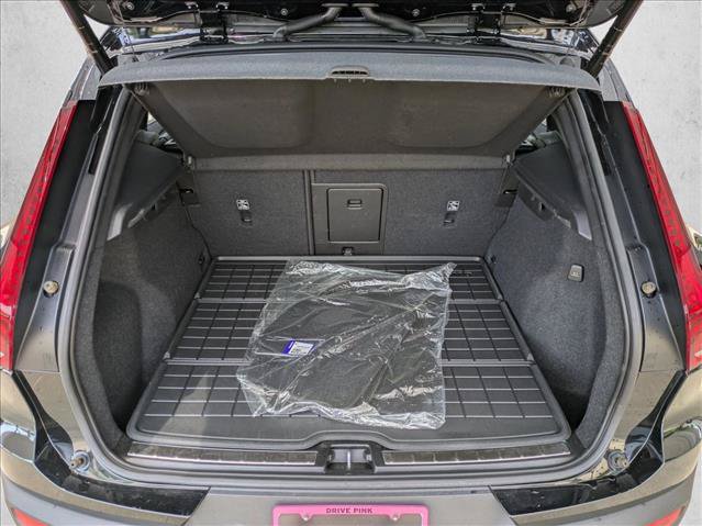 Used 2023 Volvo XC40 B5 Plus w/ Driver Assist Package AWD/4WD image 6