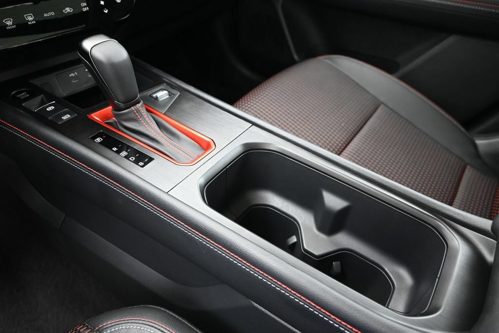 Used 2025 Nissan Kicks SR w/ SR Premium Package FWD image 27