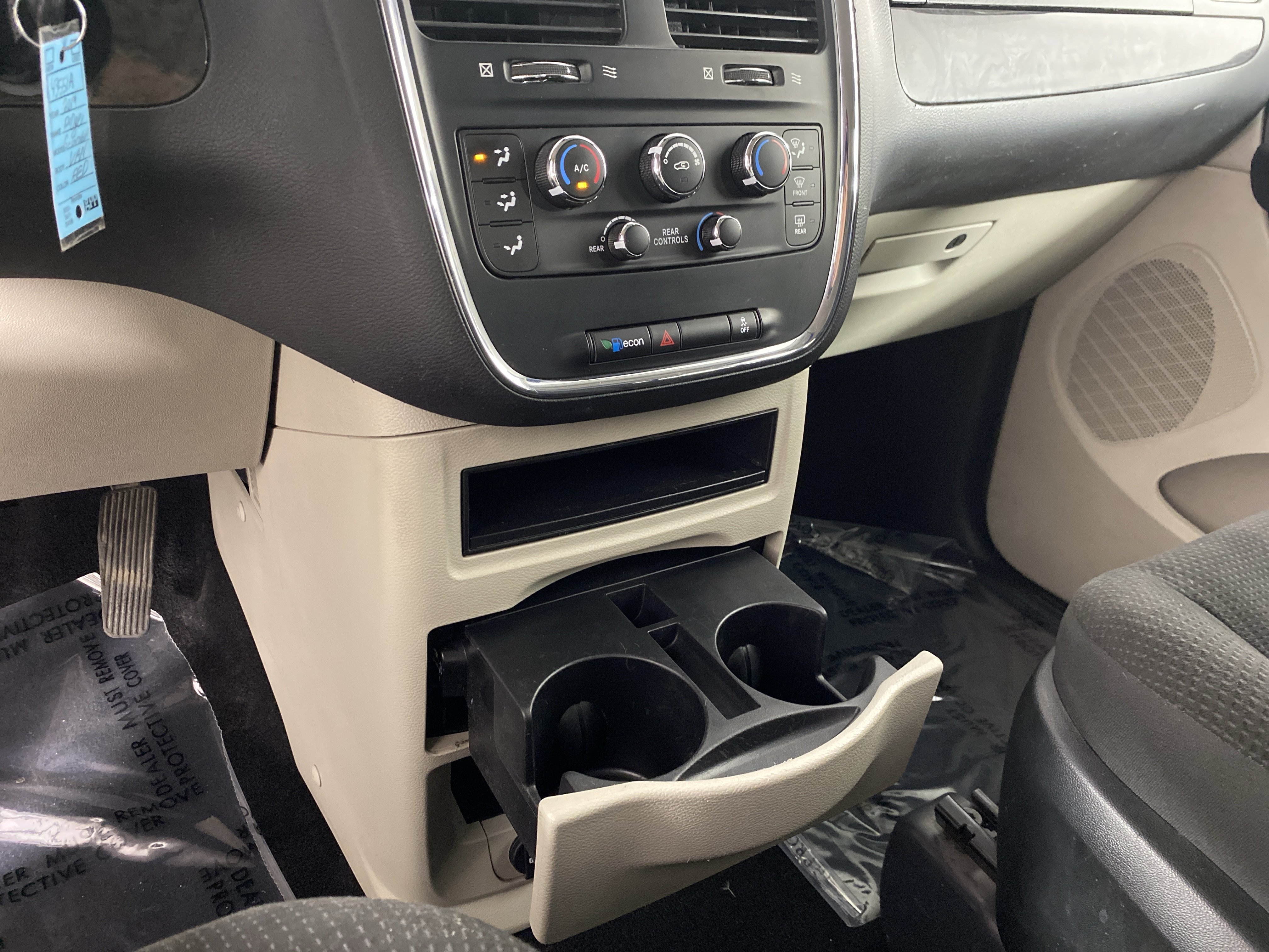 Used 2019 Dodge Grand Caravan SE w/ UConnect Hands-Free Group FWD image 27